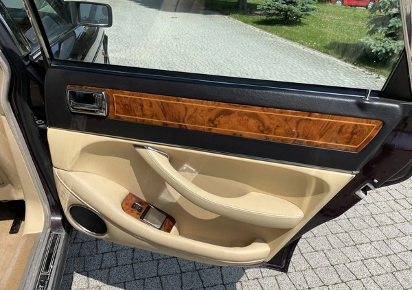 Jaguar XJ cena 48900 przebieg: 192000, rok produkcji 1993 z Jasło małe 172